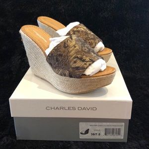 New in Box Charles David 7.5M Darla (multi color)